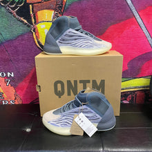 Load image into Gallery viewer, YEEZY QNTM Mono Carbon Size 7.5”
