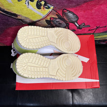 Load image into Gallery viewer, Nike Lemon Twist Dunk High Size 8W
