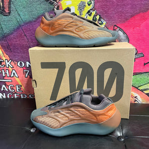Adidas Yeezy 700 v3 Copper Fade Size 7.5