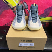 Load image into Gallery viewer, YEEZY QNTM Mono Carbon Size 7.5”
