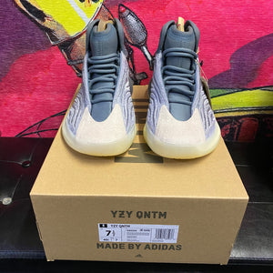 YEEZY QNTM Mono Carbon Size 7.5”