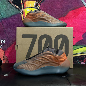 Kanye West Yeezy 700 V3  Copper Haze Size 8