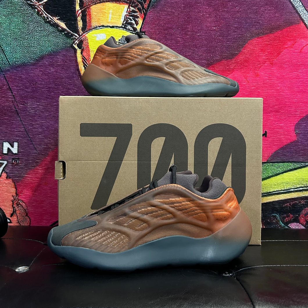 Kanye West Yeezy 700 V3  Copper Haze Size 8