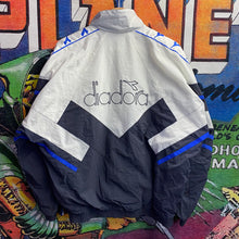 Load image into Gallery viewer, Vintage 90s Diadora Windbreaker size Large
