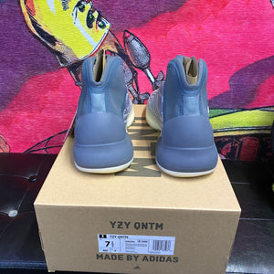 YEEZY QNTM Mono Carbon Size 7.5”