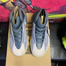 Load image into Gallery viewer, YEEZY QNTM Mono Carbon Size 7.5”
