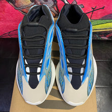 Load image into Gallery viewer, Yeezy 700 Azareth V3s size US 8

