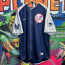 Load image into Gallery viewer, Y2K Nike Yankee Button Up Baseball Shirt Size XL
