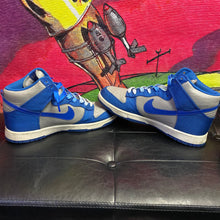 Load image into Gallery viewer, 2009 Nike Kentucky Blue Dunks size US 10
