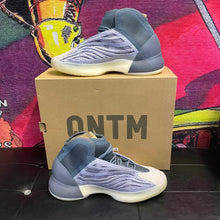 Load image into Gallery viewer, YEEZY QNTM Mono Carbon Size 7.5”
